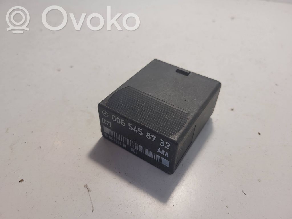 Mercedes-Benz E W124 Fuel pump relay 