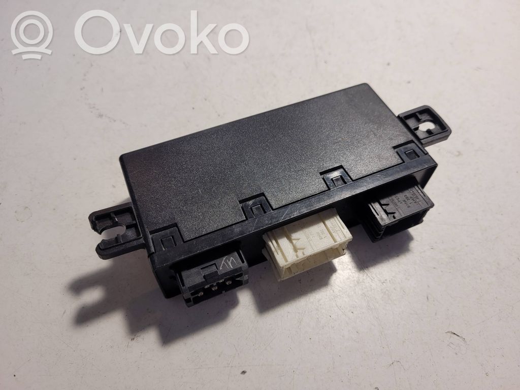 BMW 5 E34 Komforto modulis 