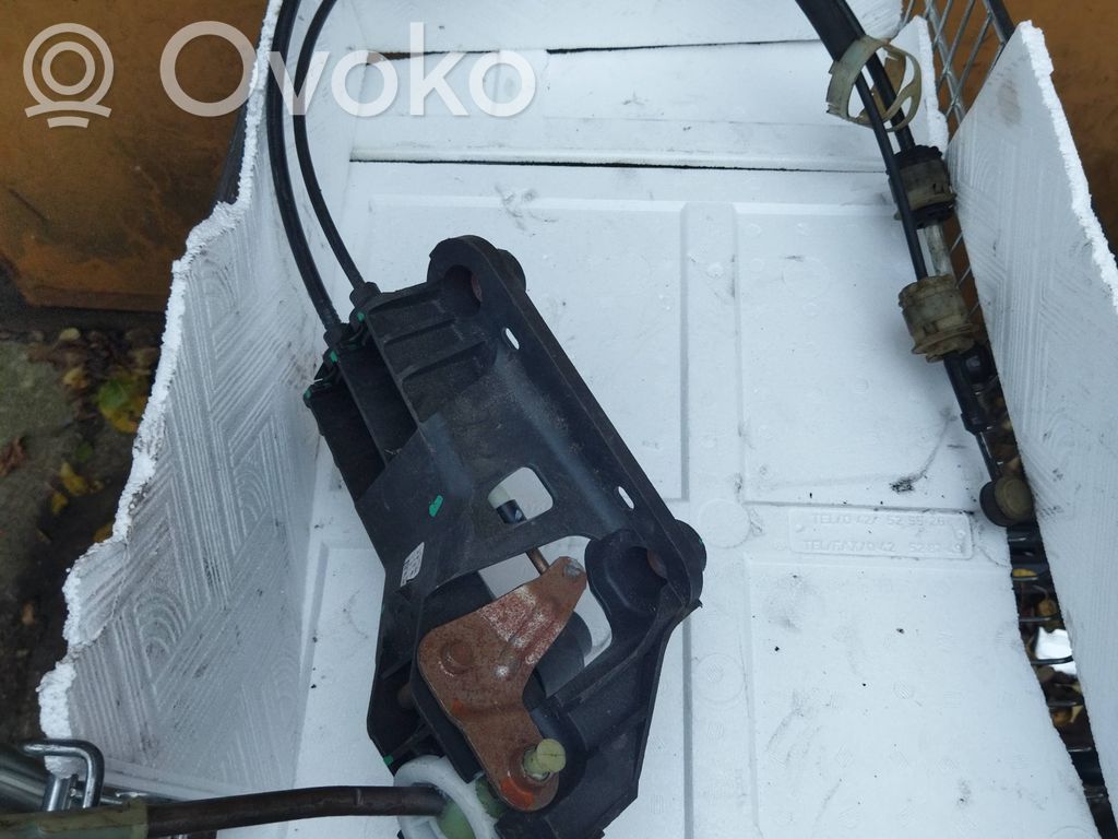 Peugeot 207 Gear shifter/selector 