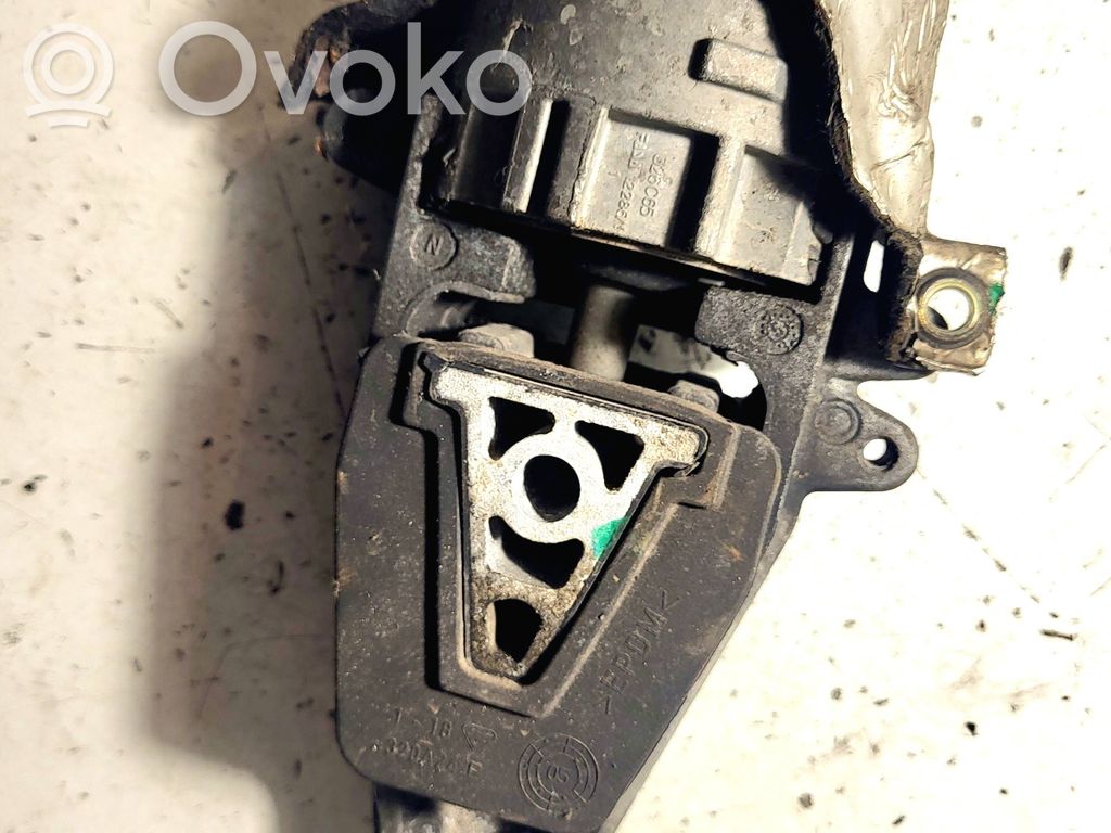 Citroen C5 Engine mount bracket 