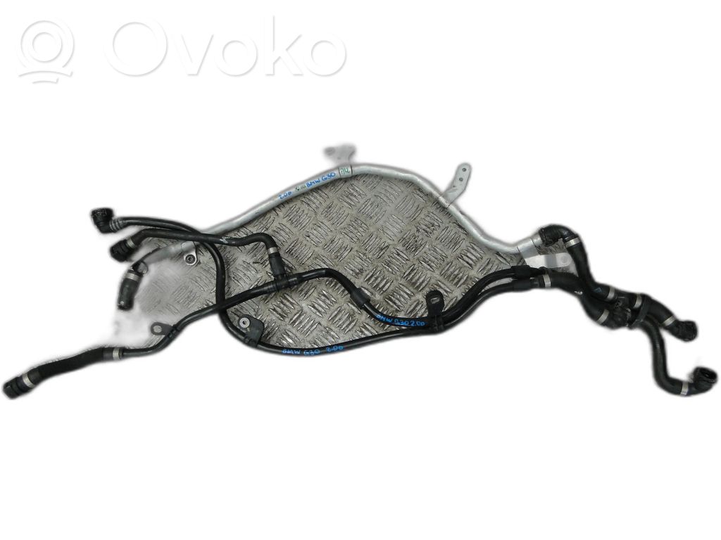 BMW 5 G30 G31 G38 Tubo flessibile del liquido di raffreddamento del motore 
