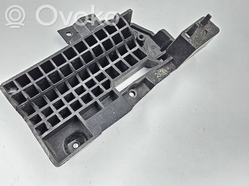 Porsche Macan (95B) Bumper support mounting bracket corner 