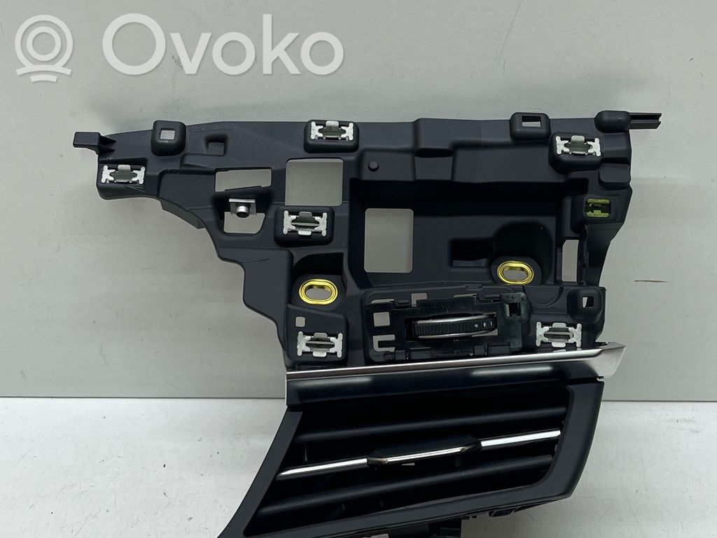 Audi Q8 Dysze / Kratki środkowego nawiewu deski rozdzielczej 