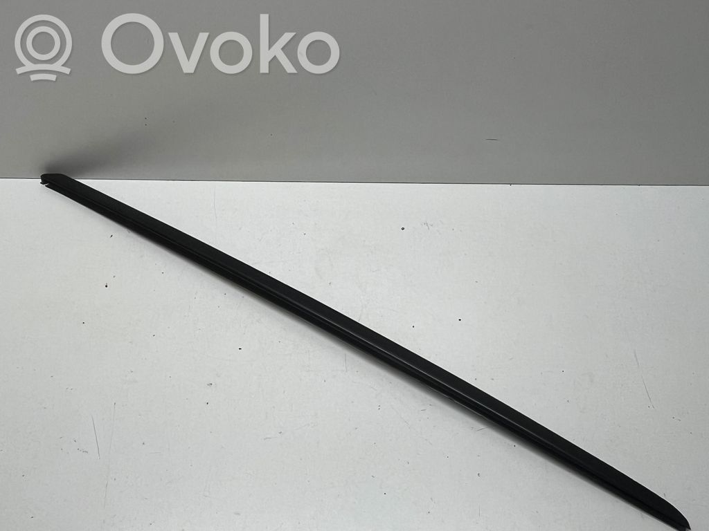 Windshield trim   4M8854328