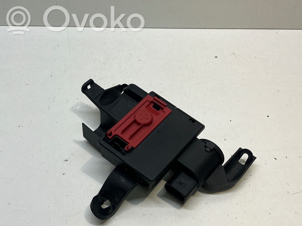 Audi Q7 4M Przekaźnik sterujący prądem 