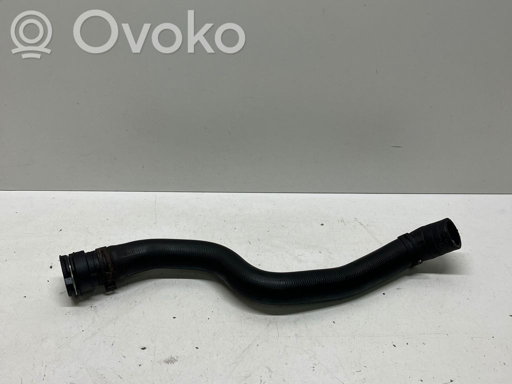 Audi A4 S4 B9 8W Engine coolant pipe/hose 