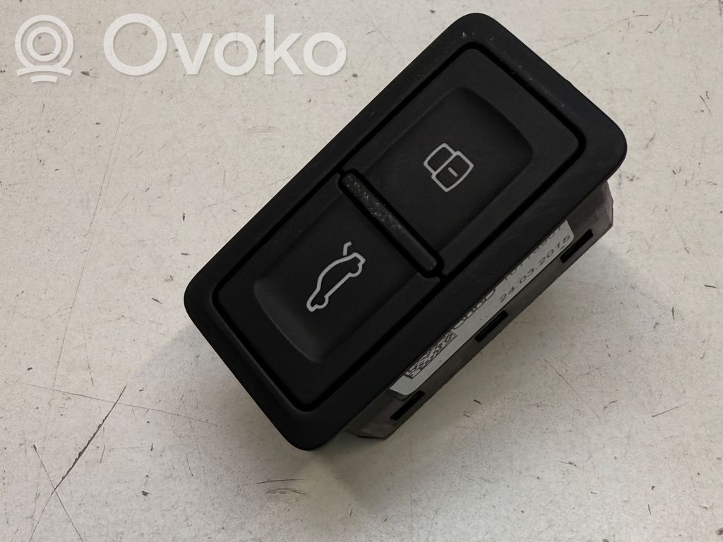 Audi A3 8Y Tailgate/boot open switch button 