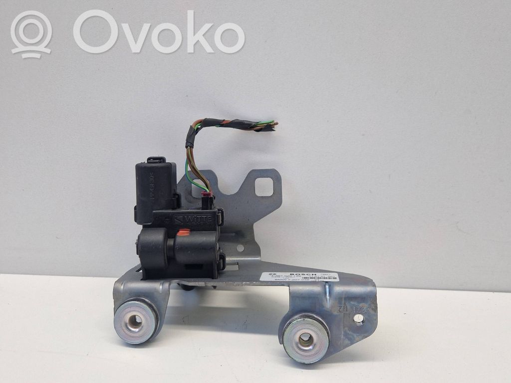 BMW 5 F10 F11 Tailgate window lock/catch/latch 