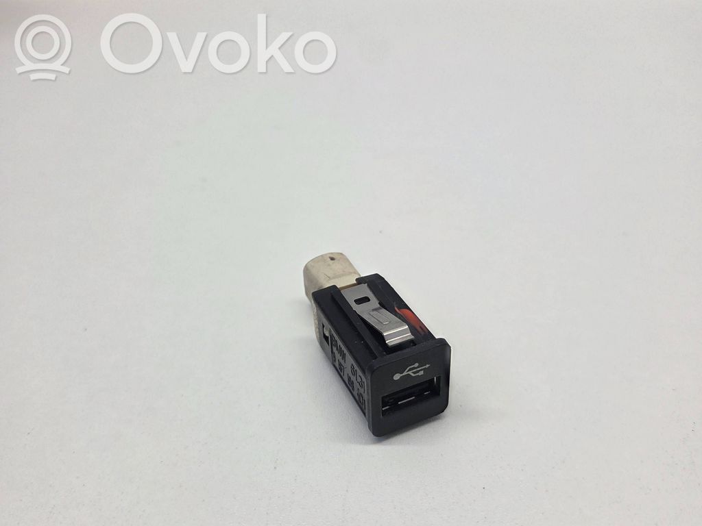 BMW 3 E90 E91 USB savienotājs 