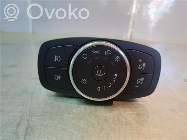 Light switch   1050797300