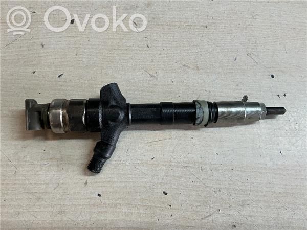 Inyector de combustible   236700G030