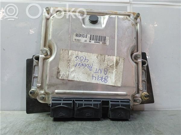 Komputer / Sterownik ECU silnika   281010772