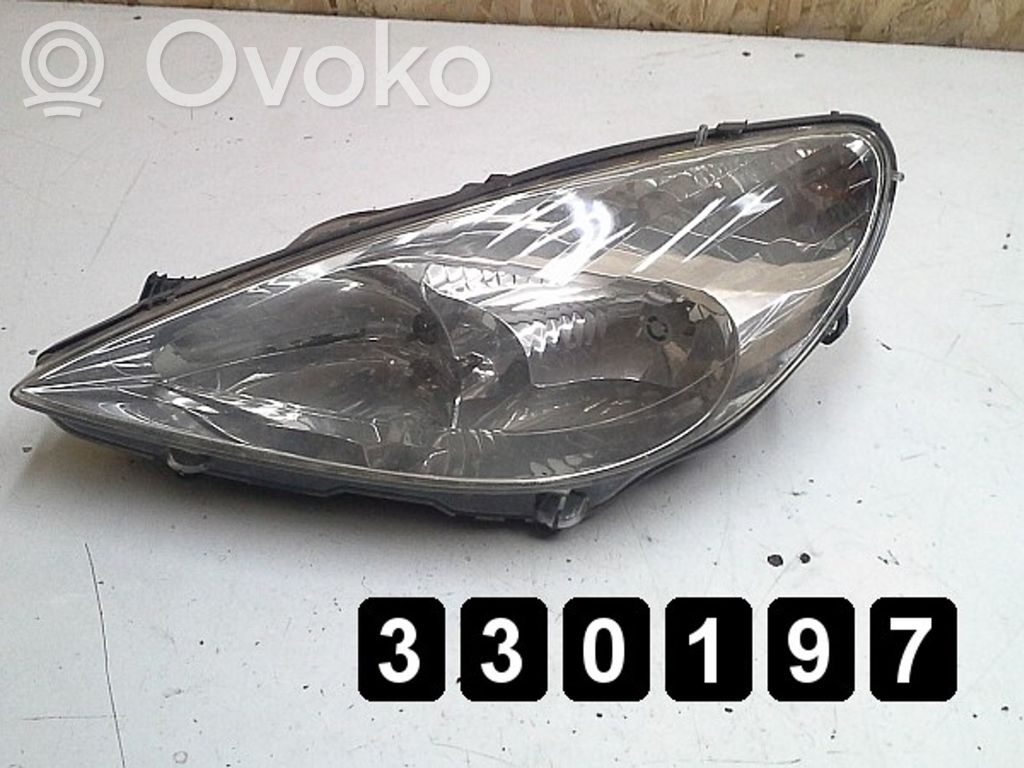 Headlight/headlamp   DEFECT,DEFECT