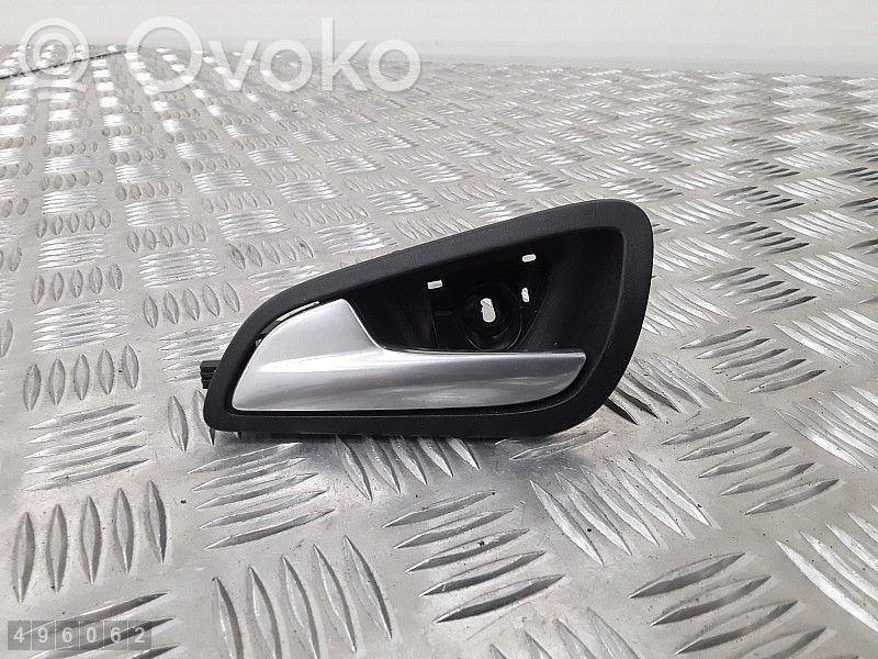 Front door interior handle   U22601