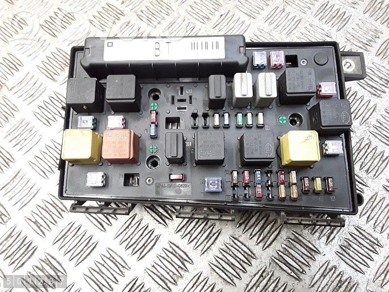 Opel Astra H Fuse module 