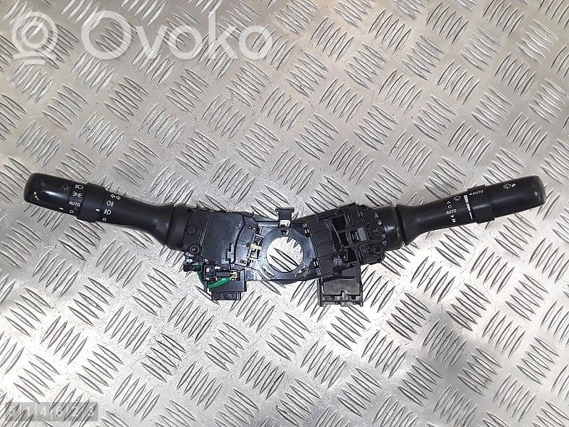 Toyota Avensis T270 Bloc semnalizator și ștergător parbriz