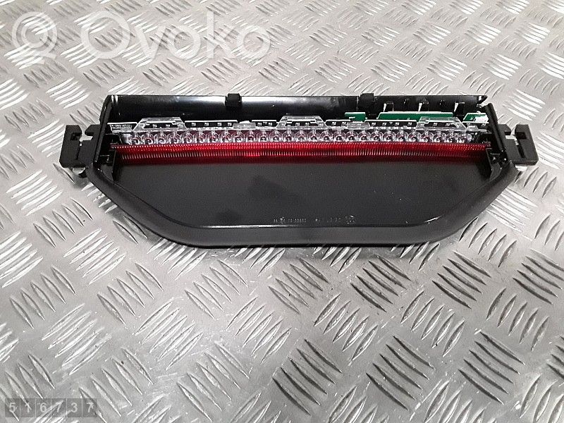 Tesla Model Y Troisième feu stop 