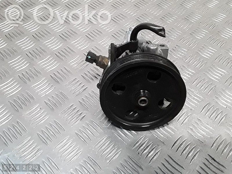 Ford Focus Ohjaustehostimen pumppu 