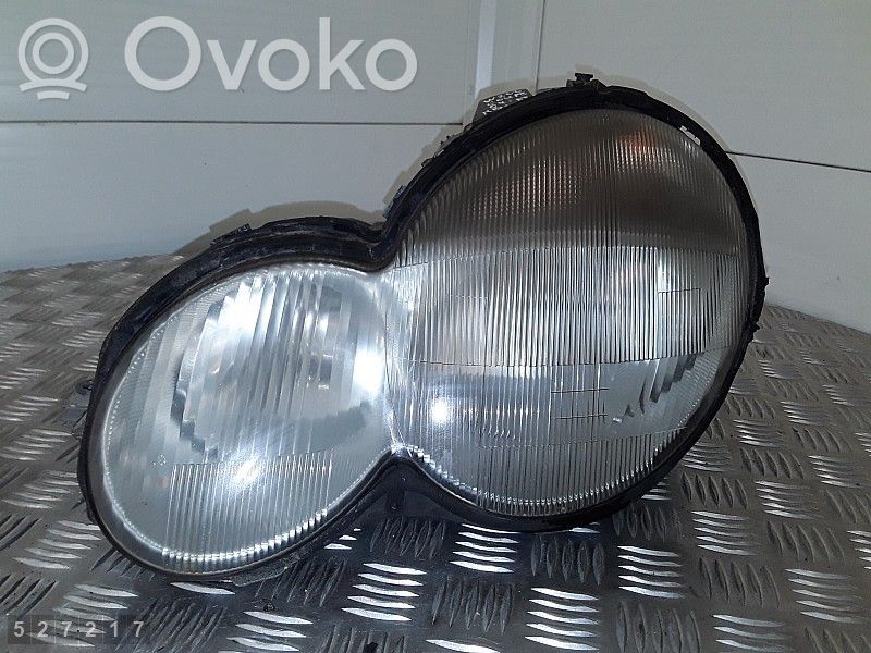 Mercedes-Benz C W203 Lampa przednia 