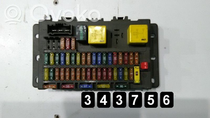 Alfa Romeo 75 Module de fusibles 