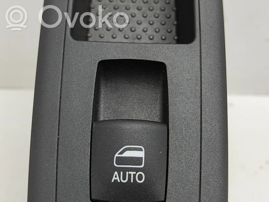 Interruptor del elevalunas eléctrico   68290692AB