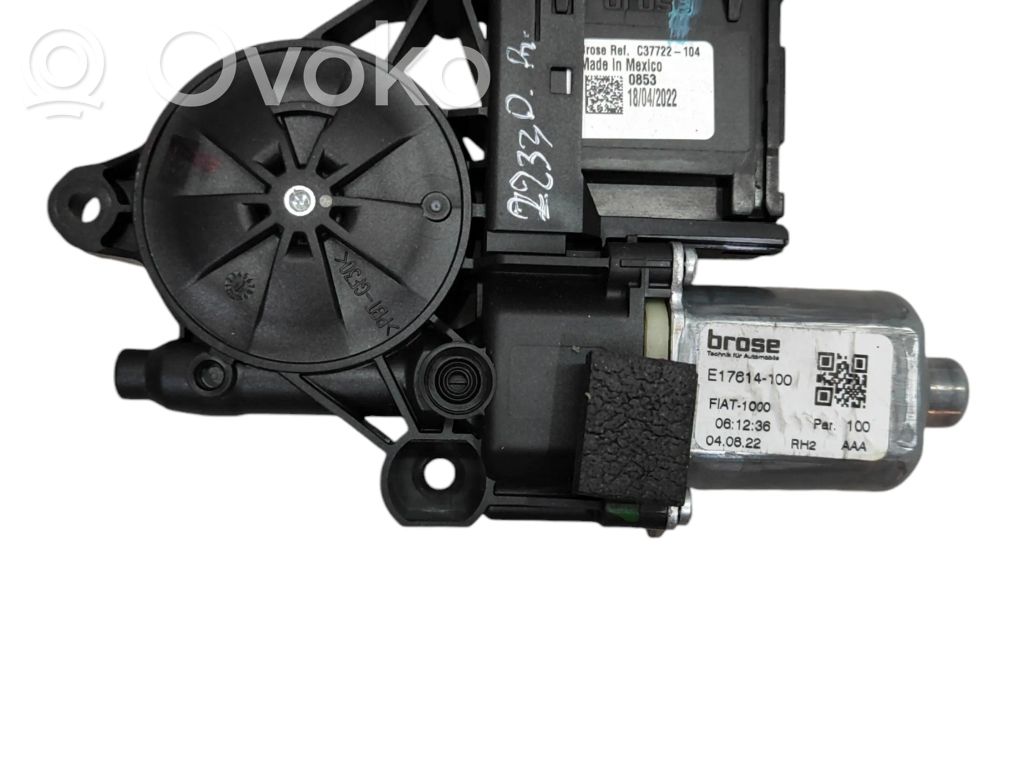Silnik regulatora szyby drzwi przednich   0130822875,68302550AC,P68302550AC