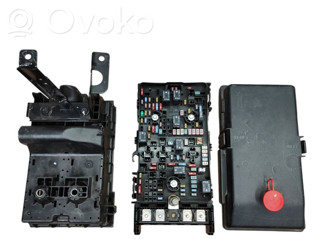 Chrysler Pacifica Fuse box set 