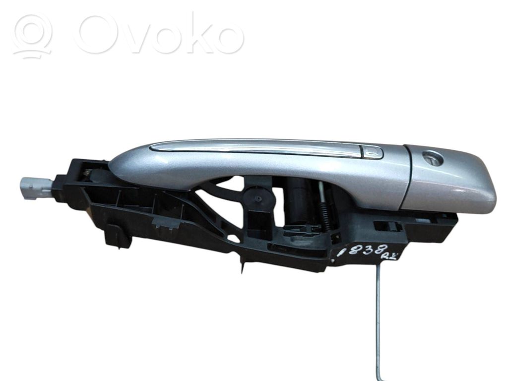 Etuoven ulkokahva   68230679AG,68230679AG,5RR21JSCAD,5RR21JSCAE,5XQ21JSCAD