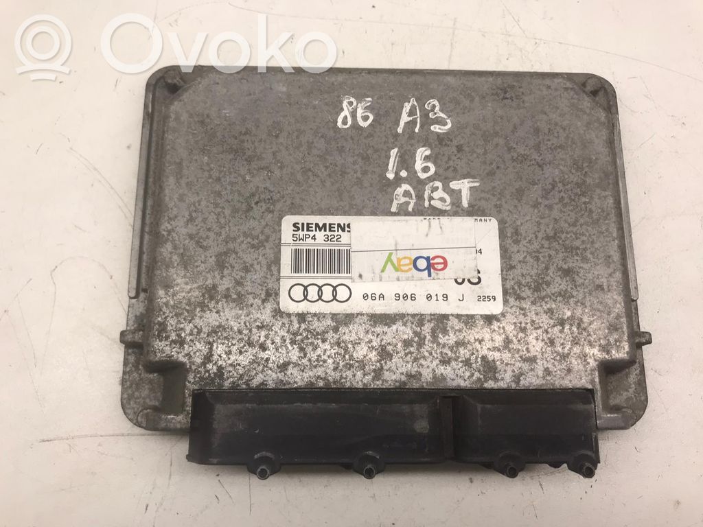 Komputer / Sterownik ECU silnika   06A906019J