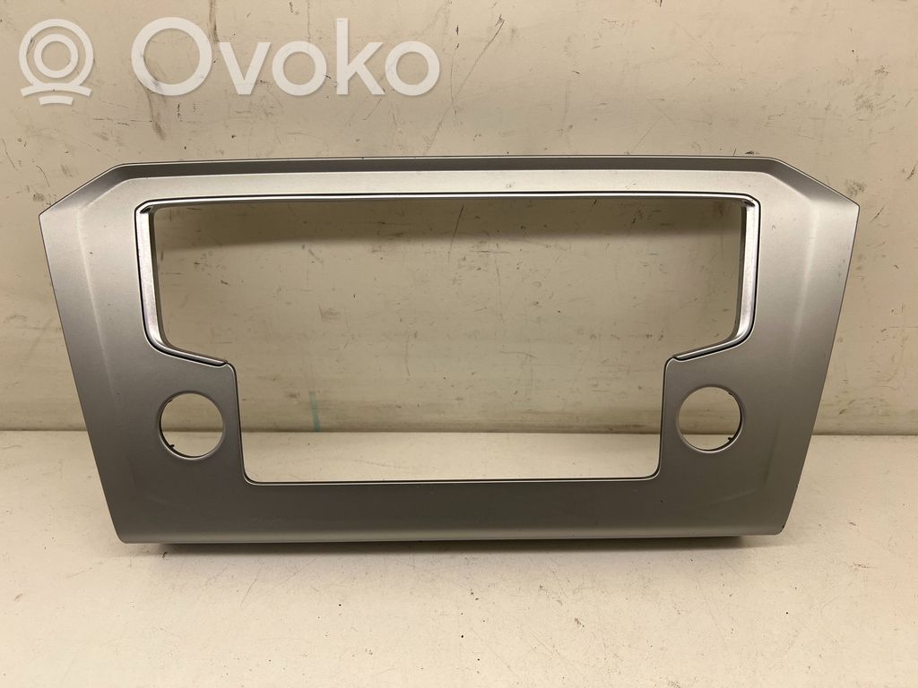 Volkswagen PASSAT B8 Konsola środkowa / Radio / GPS 