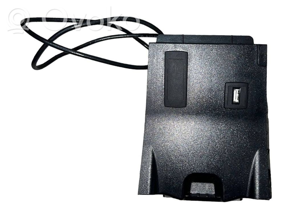 Enchufe conector USB   A2468230411,1221411,E0524610034