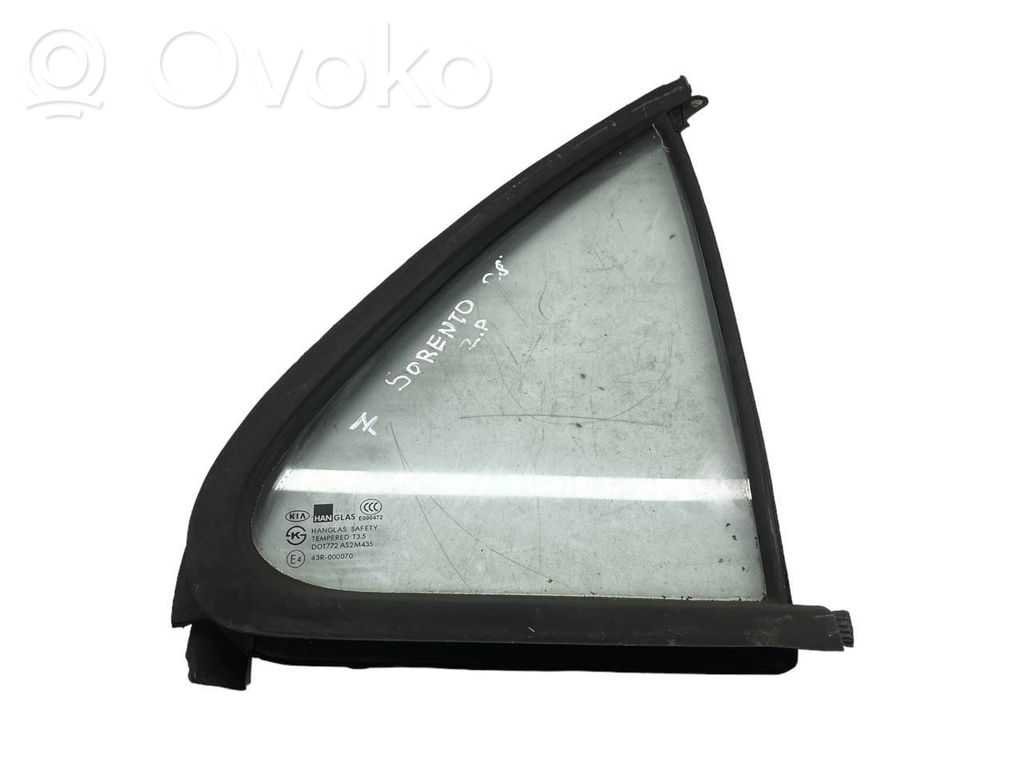 KIA Sorento Ventanilla de ventilación de la puerta trasera 