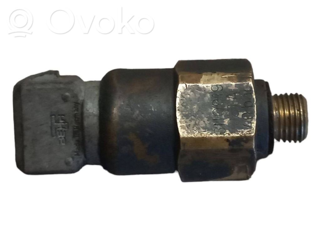 Volkswagen Golf IV Oil pressure sensor 