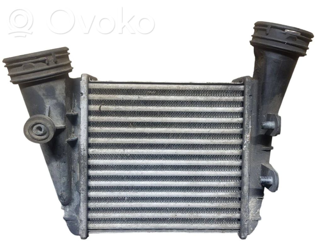 Volkswagen PASSAT B5.5 Interkūlerio radiatorius 