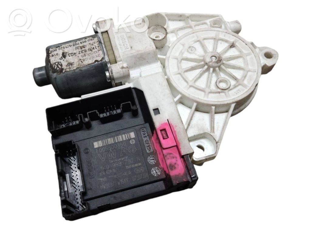 Volkswagen Golf V Silnik regulatora szyby drzwi przednich 