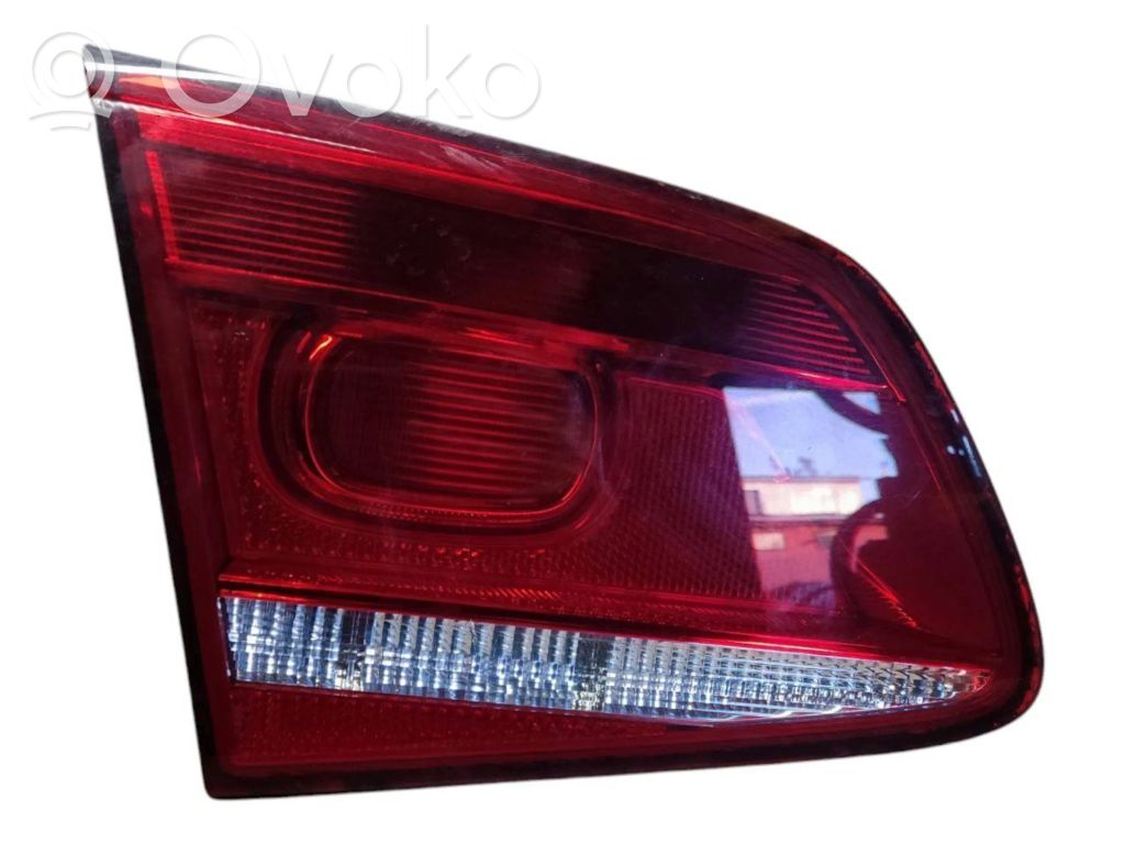Volkswagen PASSAT B7 Lampy tylnej klapy bagażnika 