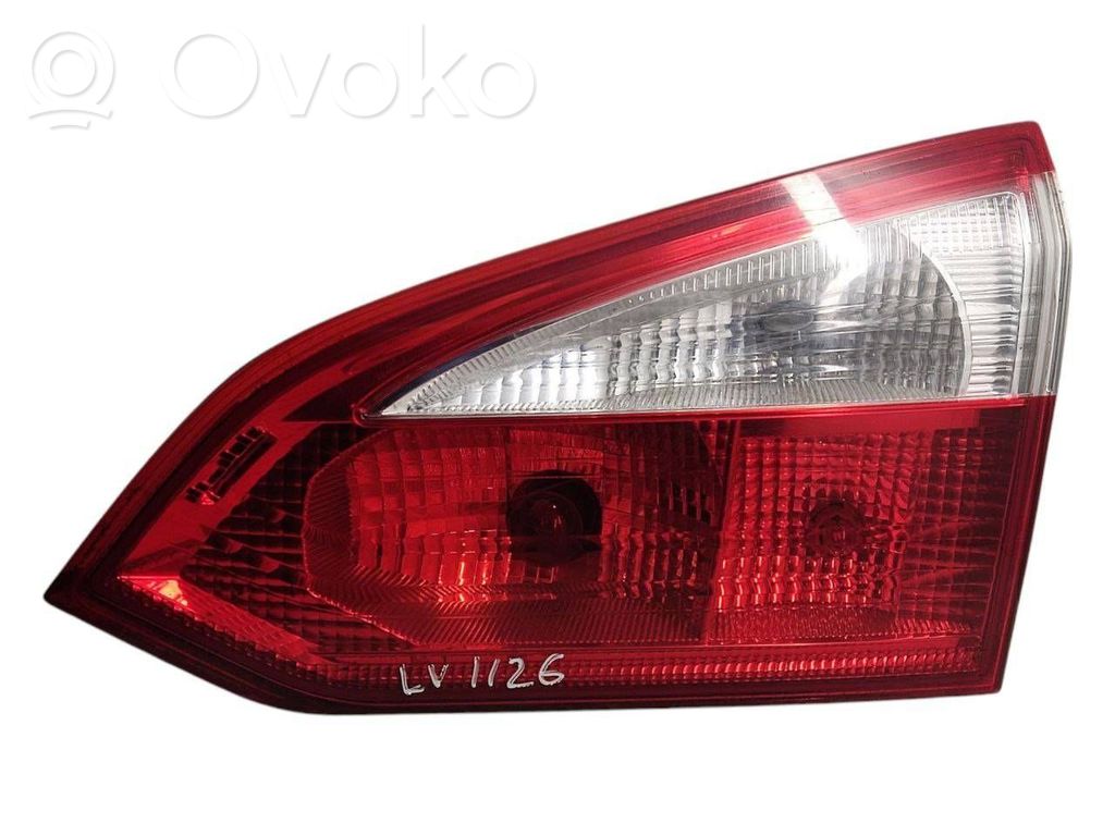 Ford Focus Aizmugurējais lukturis pārsegā 