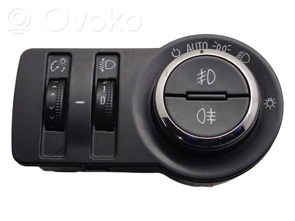 Light switch   23197912,371143