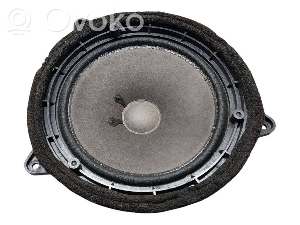 Audi A4 S4 B5 8D Altavoz de la puerta delantera 