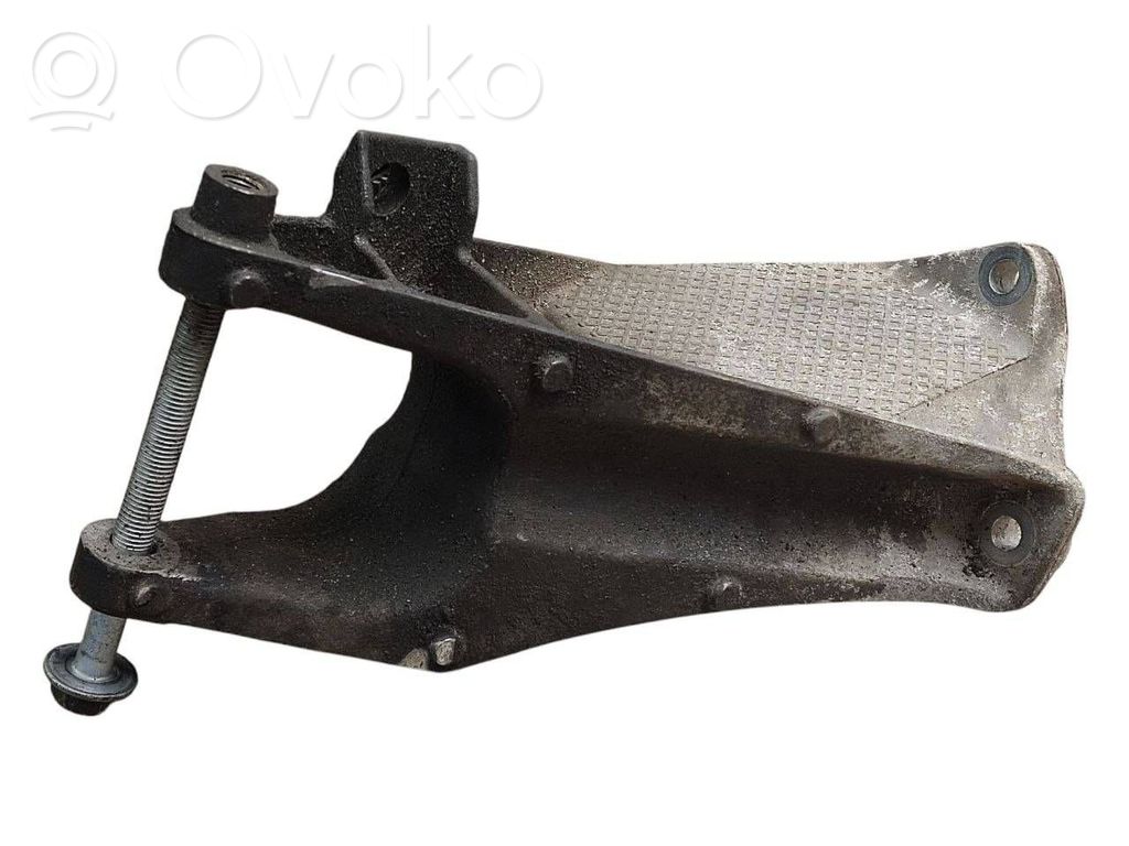 Volkswagen Transporter - Caravelle T5 Engine mounting bracket 
