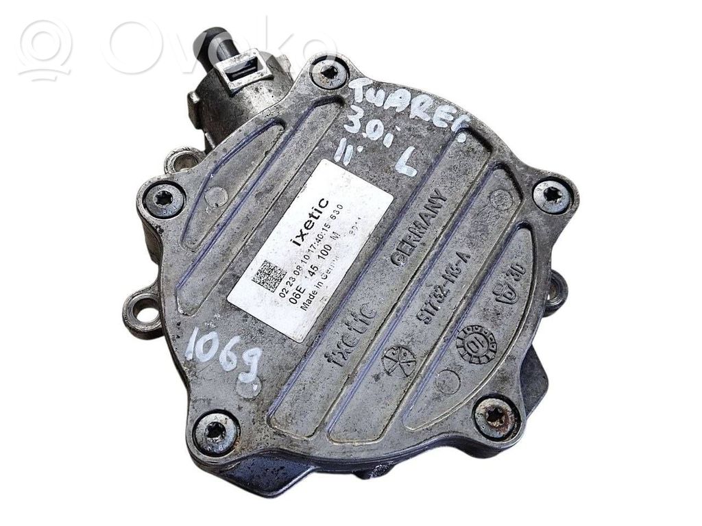 Volkswagen Touareg II Vacuum pump 