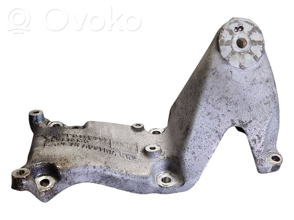 Volkswagen Touareg II Engine mounting bracket 