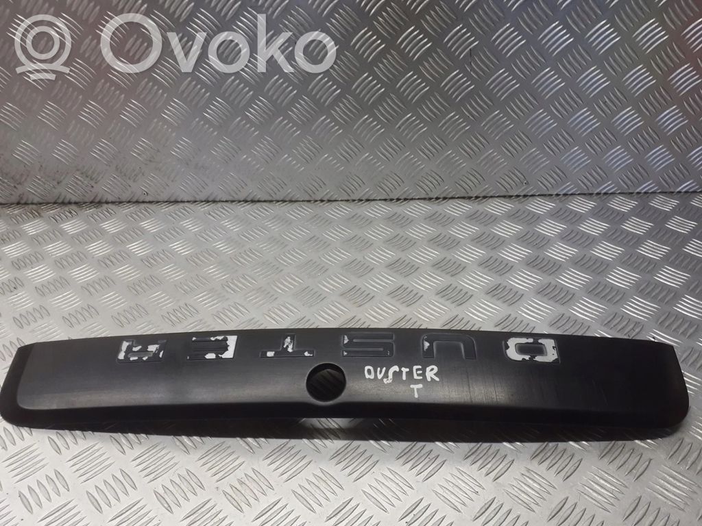 Dacia Duster Spoileris galinio stiklo 
