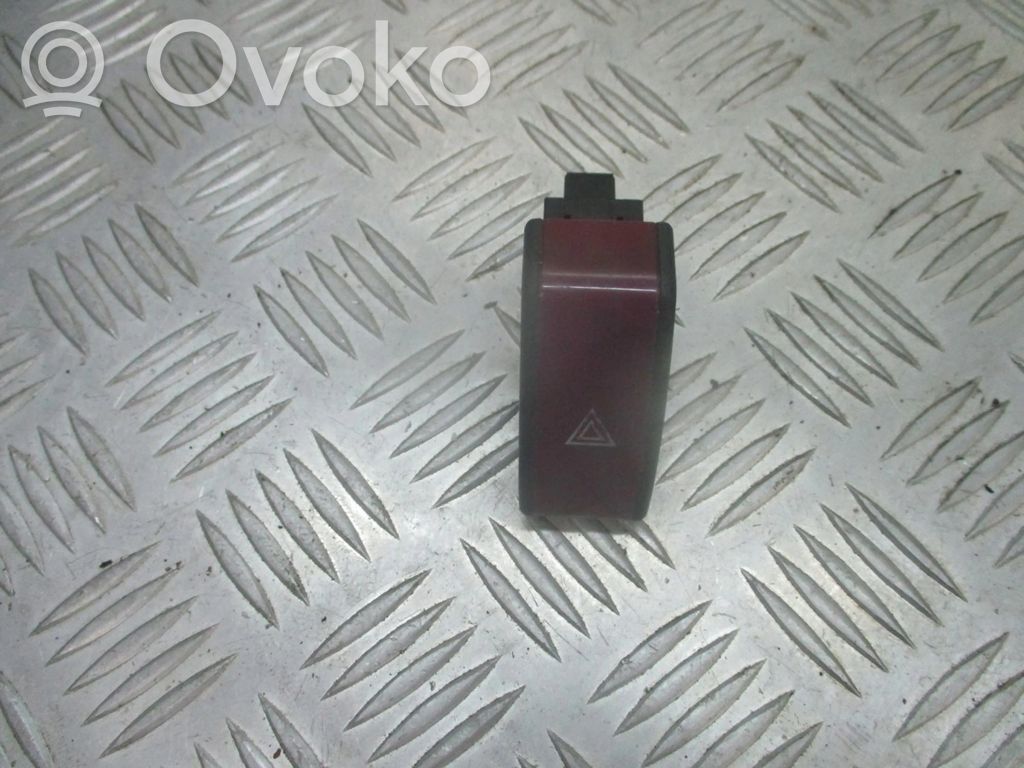 Botón interruptor de luz de peligro