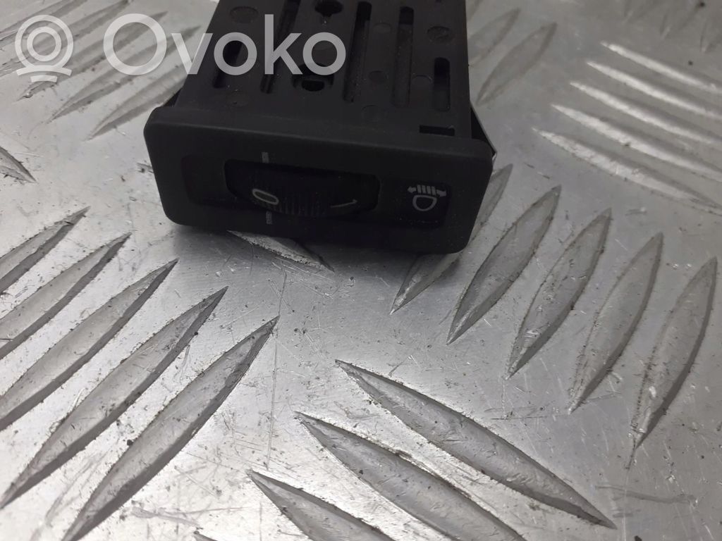 Bouton commande réglage hauteur de phares   8360883