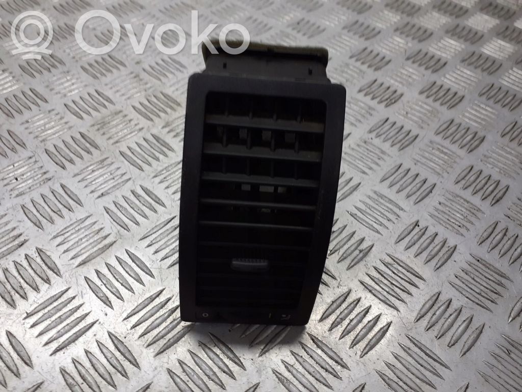 Volkswagen Polo IV 9N3 Luftausströmer Lüftungsdüse Luftdüse frontscheibe 