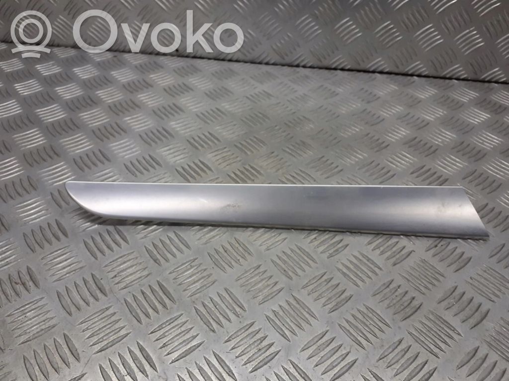 Audi A6 S6 C6 4F Takaoven lista (muoto) 