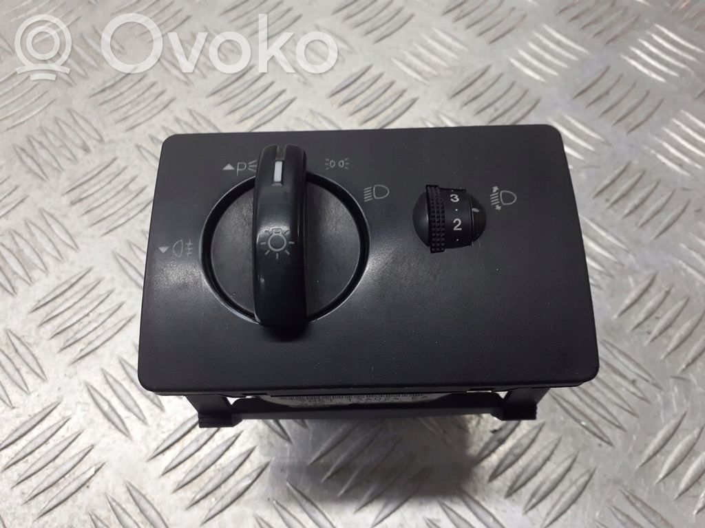 Bouton commande réglage hauteur de phares   7M5T13A024EA