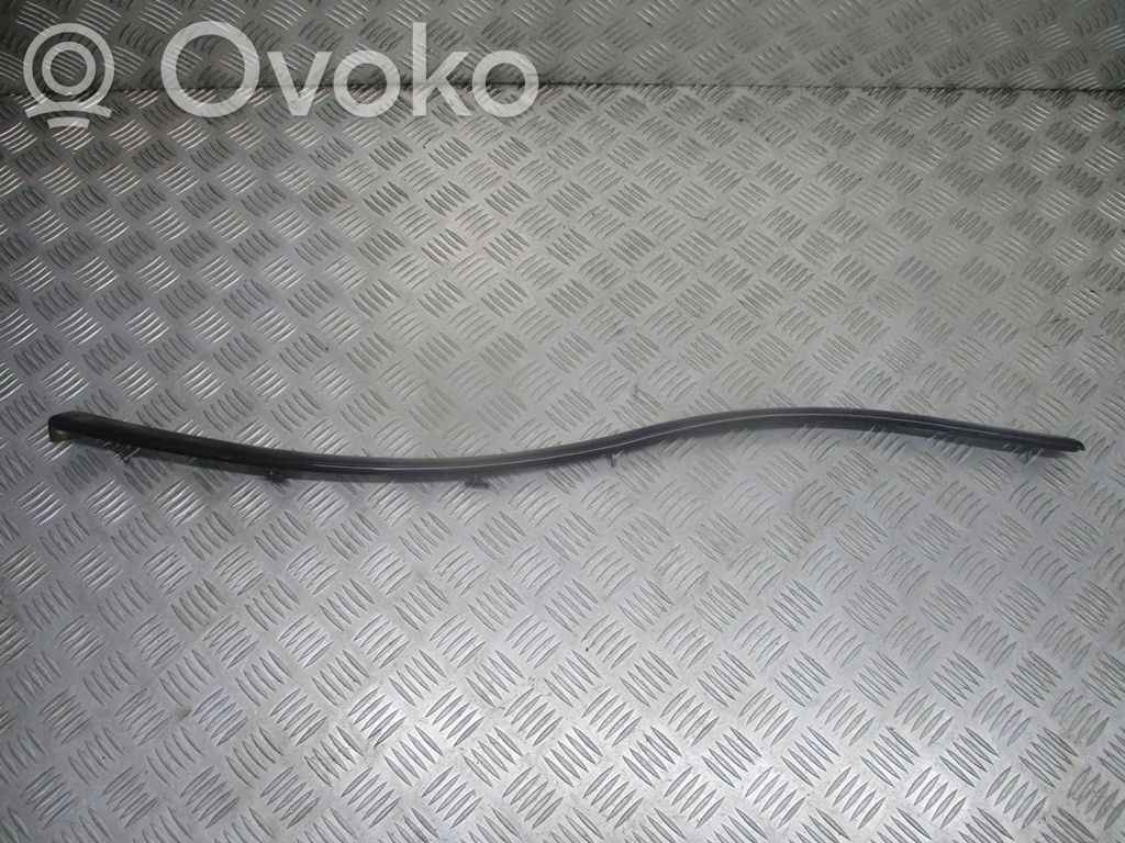 Mercedes-Benz E W211 Modanatura separatore del paraurti anteriore 
