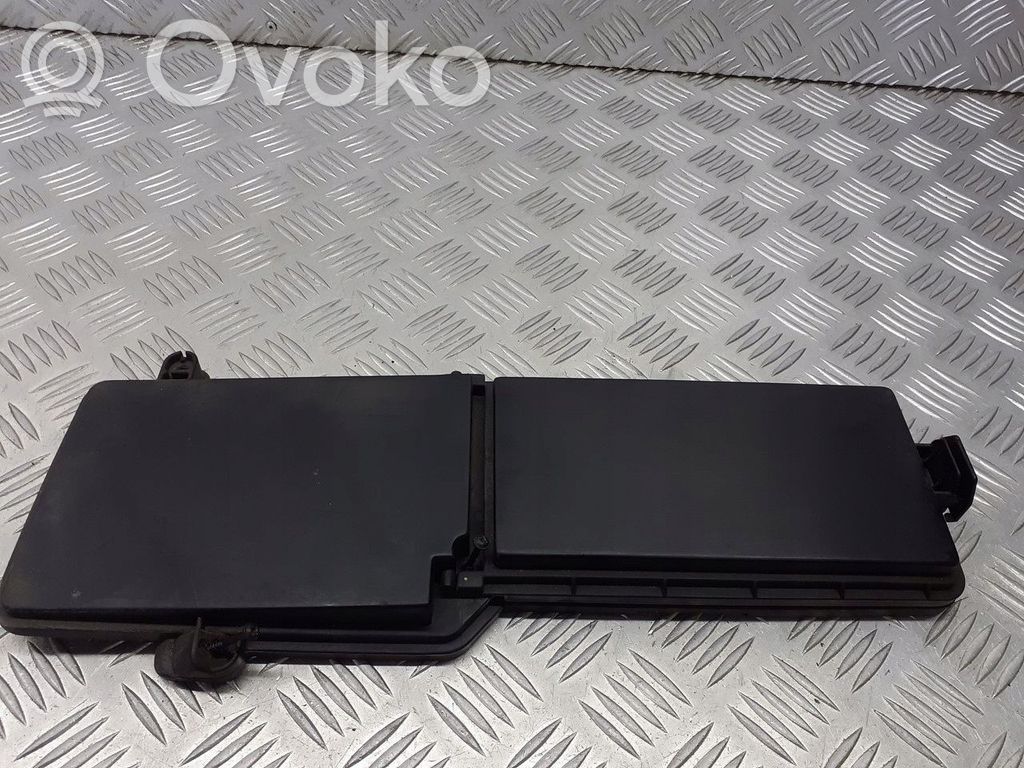 Mercedes-Benz C W202 Tapa de caja de fusibles 